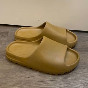 Adidas Yeezy Slides (11)